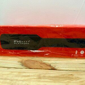 FHI Heat Platform Signature Pro Styler - 13/4" Brand New still in Box